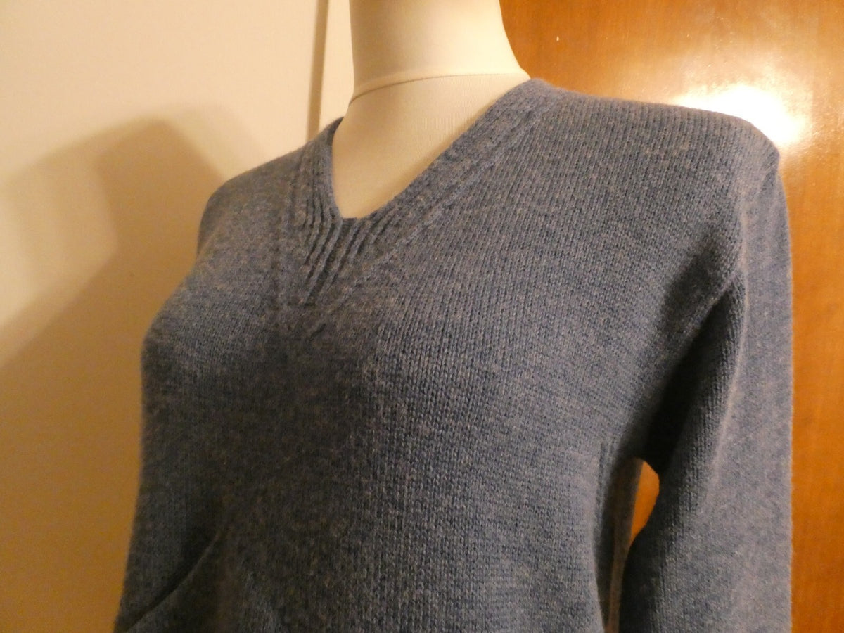 Aceka  women's dusty blue sweater size PM preowned