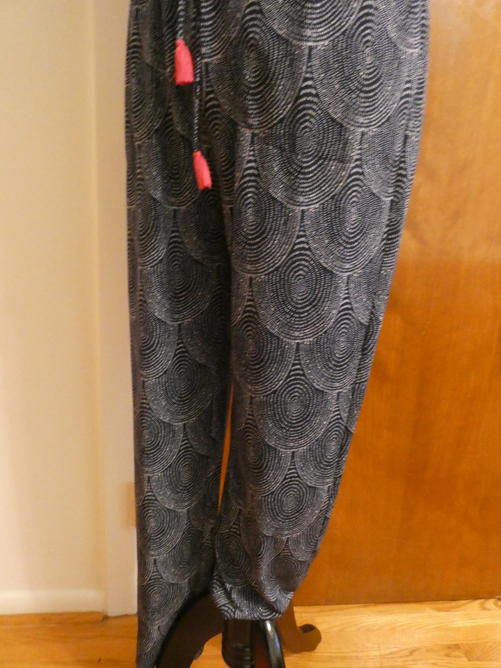Hatley Women's Sleeveless Jumpsuit S/P Black White Print Tassel Tie Stretch EUC