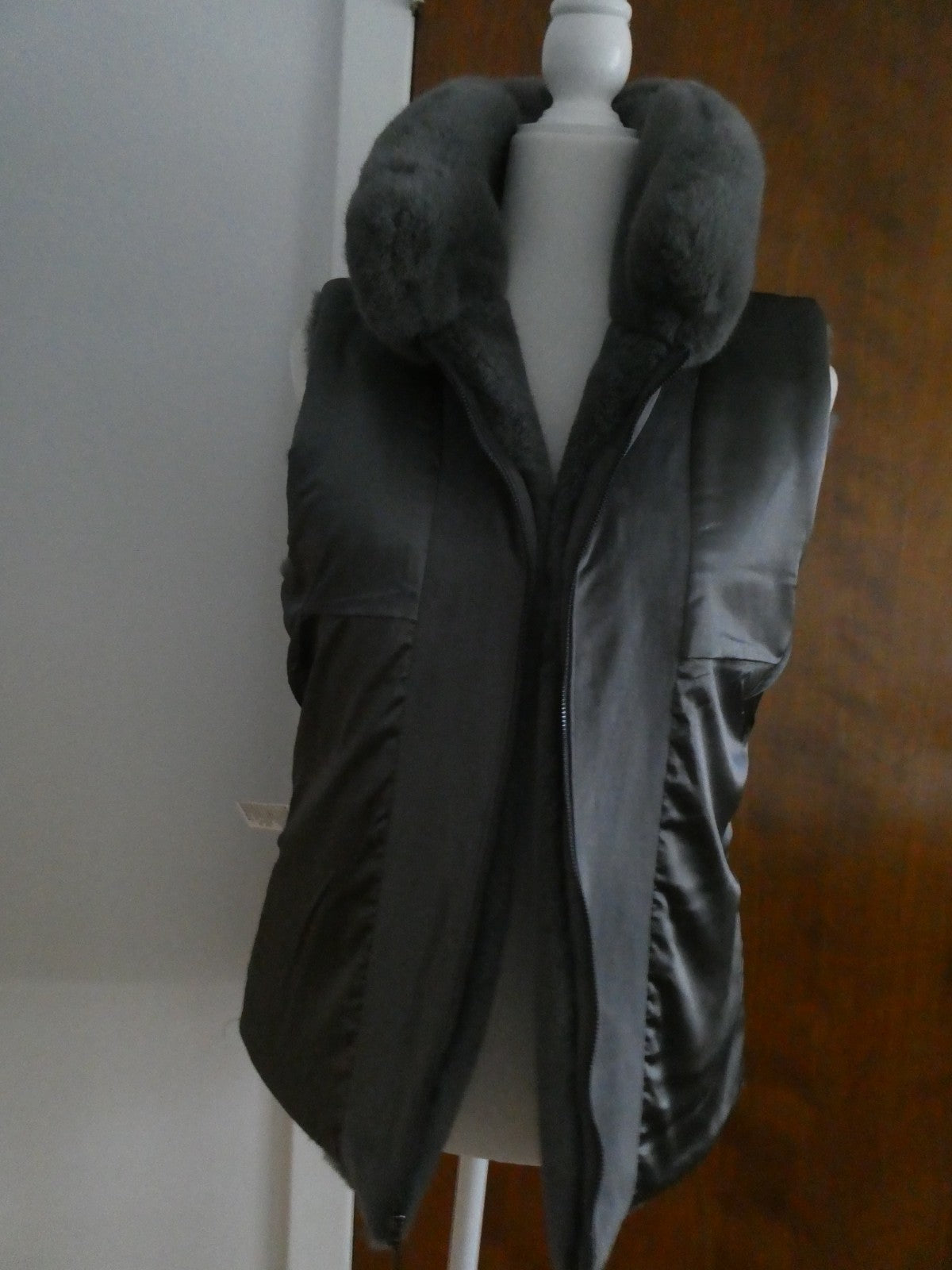 White House Black Market Women's Gray Faux Fur Sweater Vest Zip Front Size Large