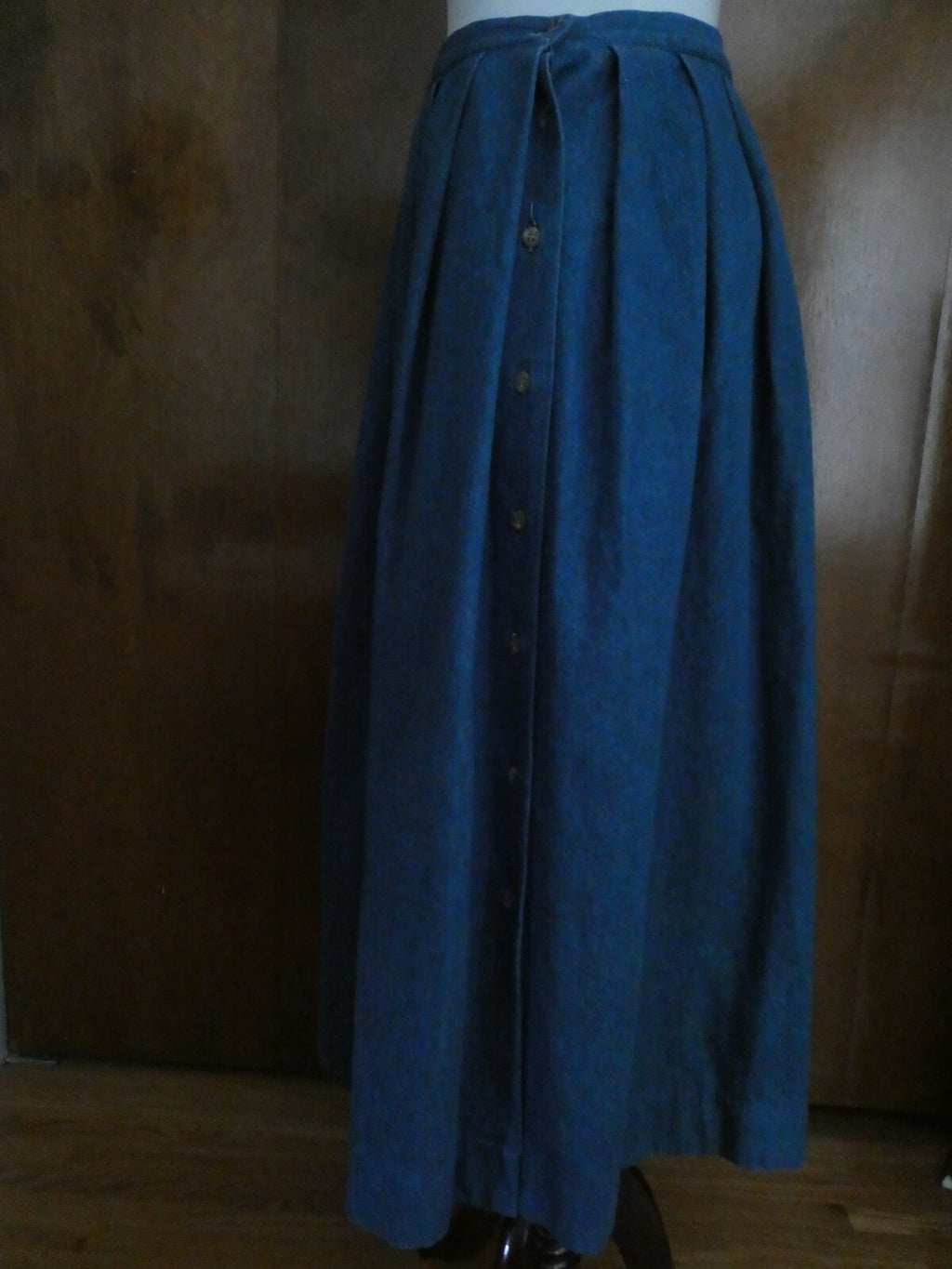 Women’s Denim Blue Skirt Size 14 Pre-Owned Bought in Italy (fits size 12)