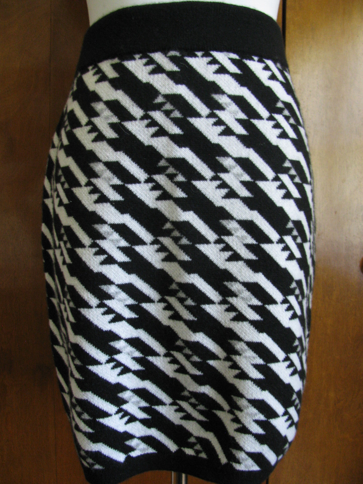 Bloomingdale Aqua Women’s Black White Cashmere Mini Skirt Medium New