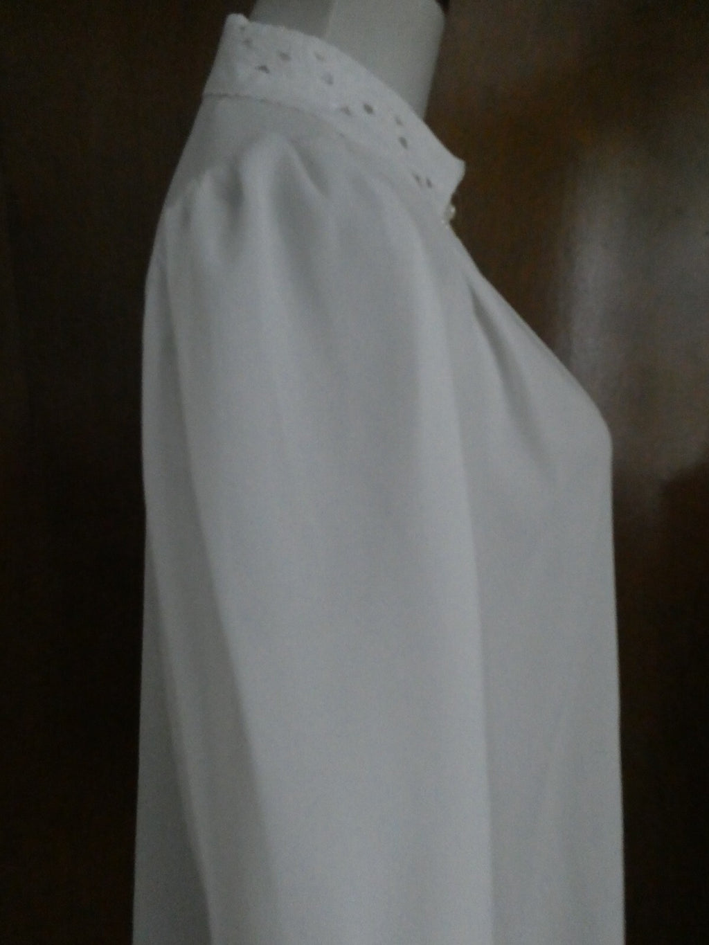 Karen Scott women's white crafted embroidered long sleeves top size 10