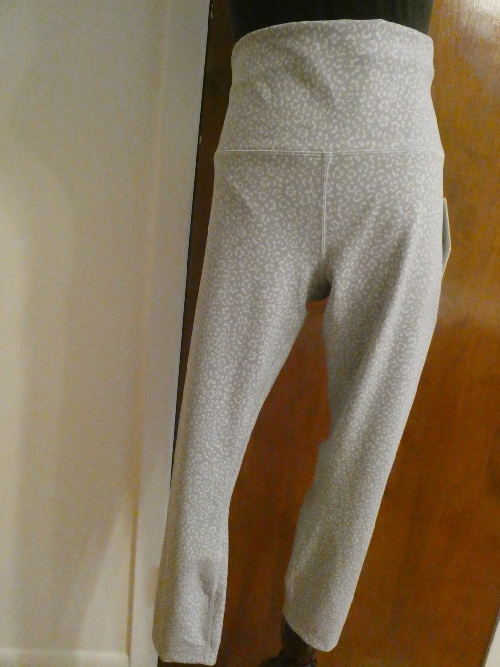 Lululemon Women Wunder Train High-Rise Crop 23" White/Gray Sz 14