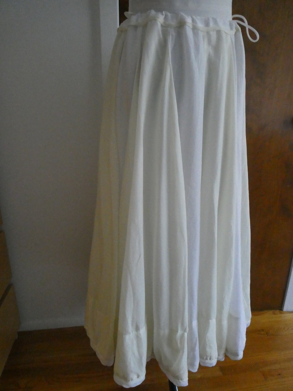 Mix Nouveau Women’s Long Lined Skirt Vanilla Size Medium NWT Style #24712