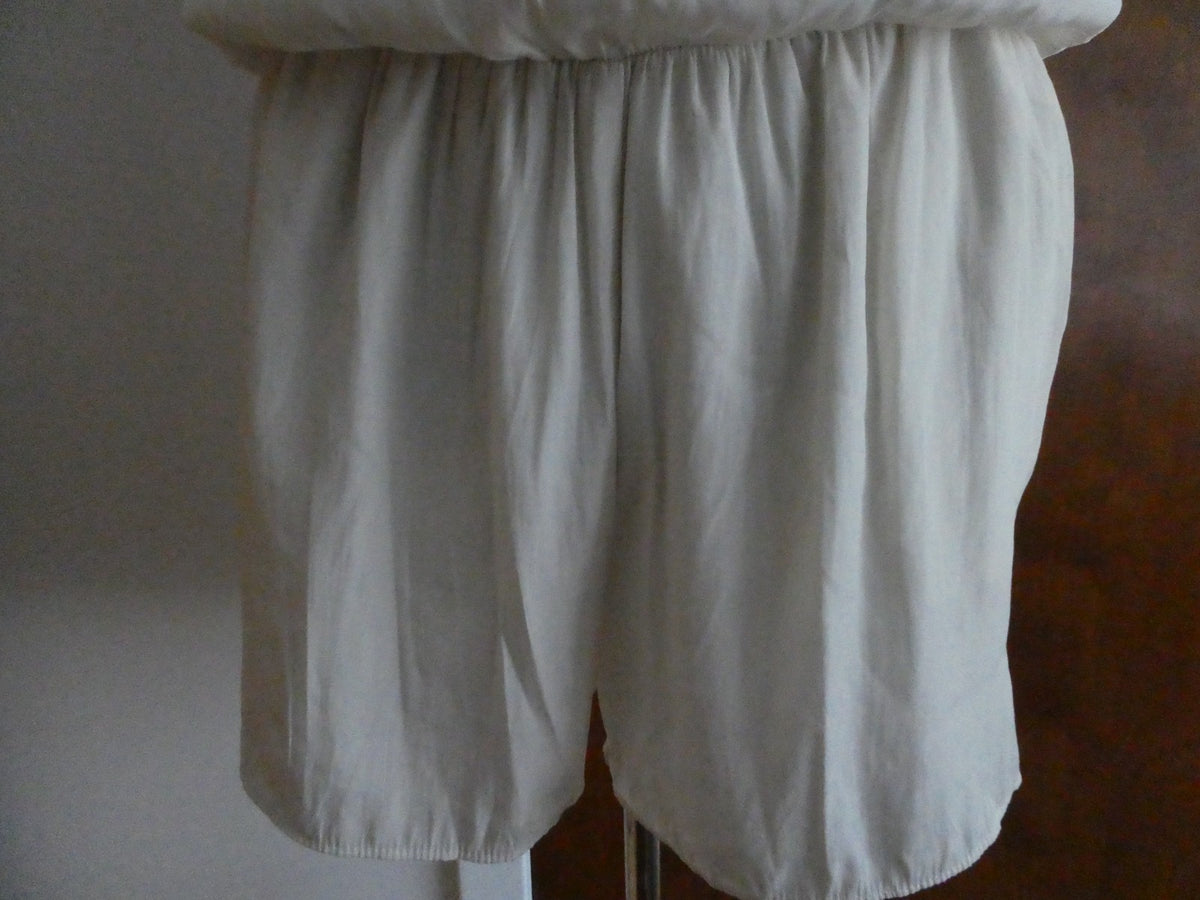 Gap Women's Ivory Sleeveless Romper Shorts Lined Size Large NWT Pull On