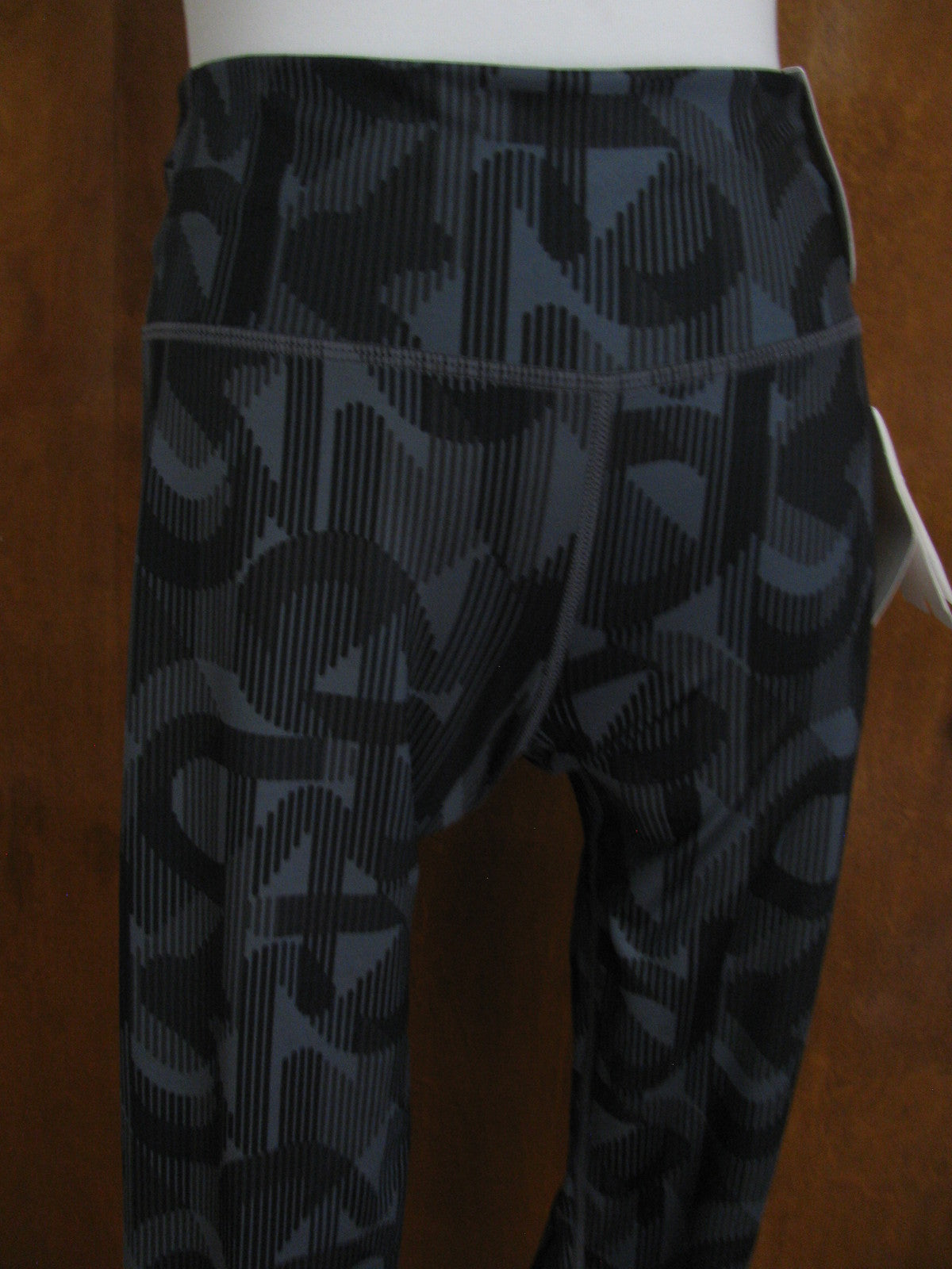 GapFit women's gray logo print regular rise leggings size Large
