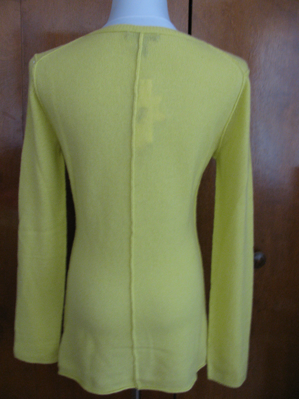 Aqua Women’s Yellow Citrine Cashmere V-Neck Back Detailed Sweater New