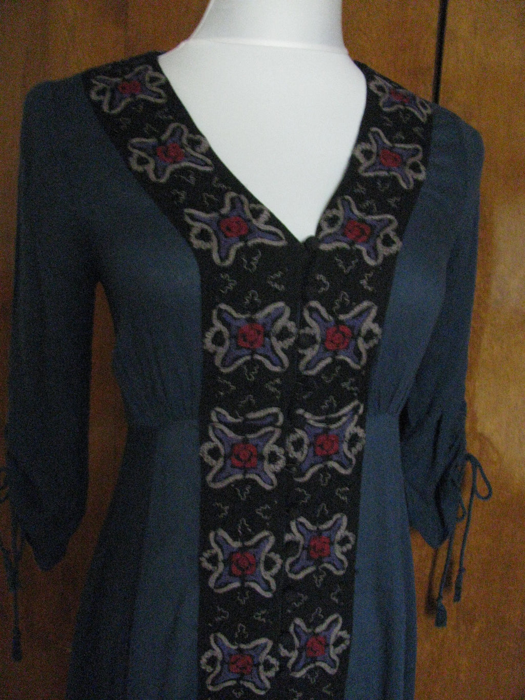 Free People Women's Navy Black Embroidered Soft Rayon Dress Size 0 New