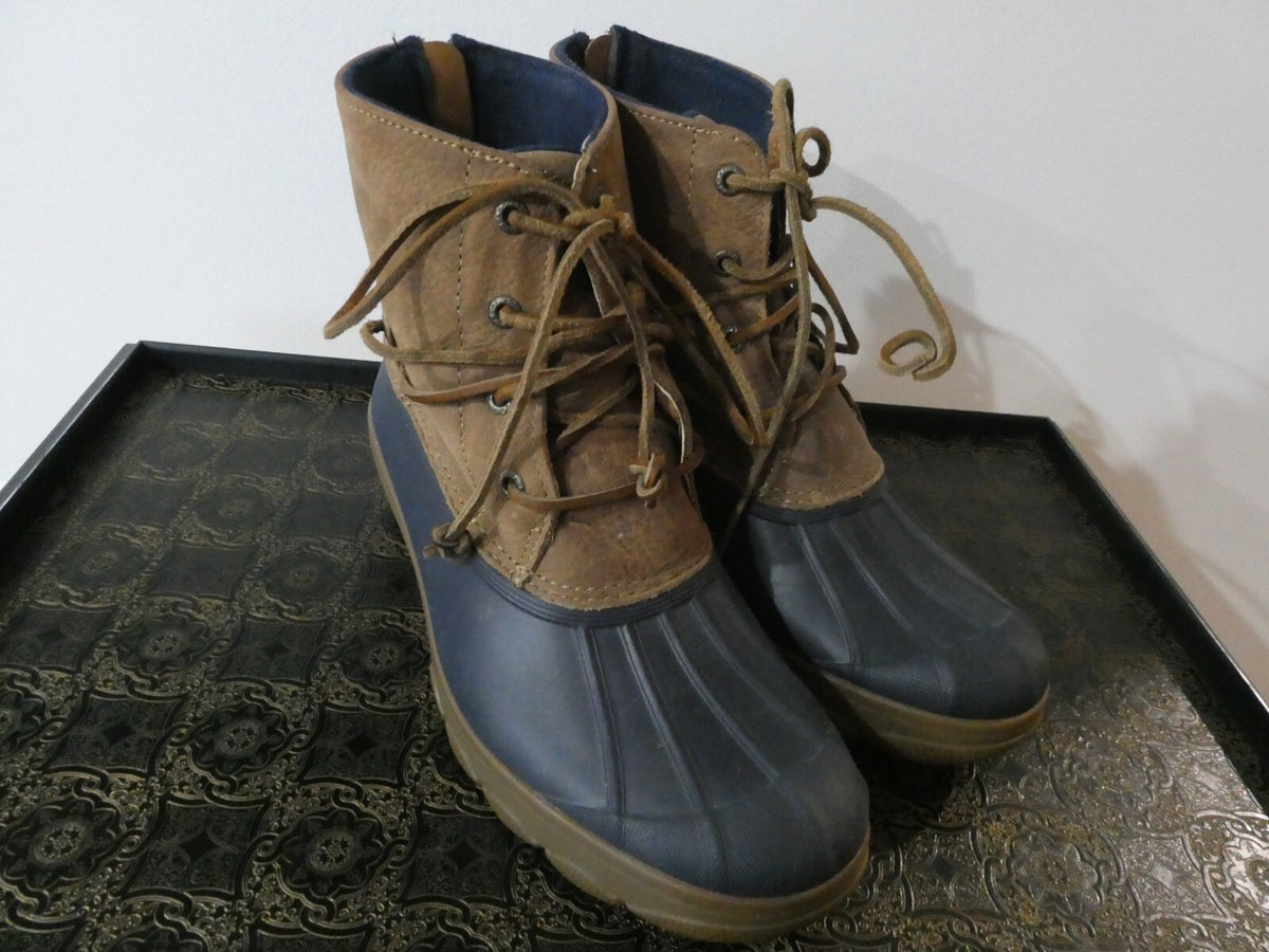 Sperry Women Saltwater Quilted Waterproof Boots Brown/ Black Fits 9M (fits 8.5M)