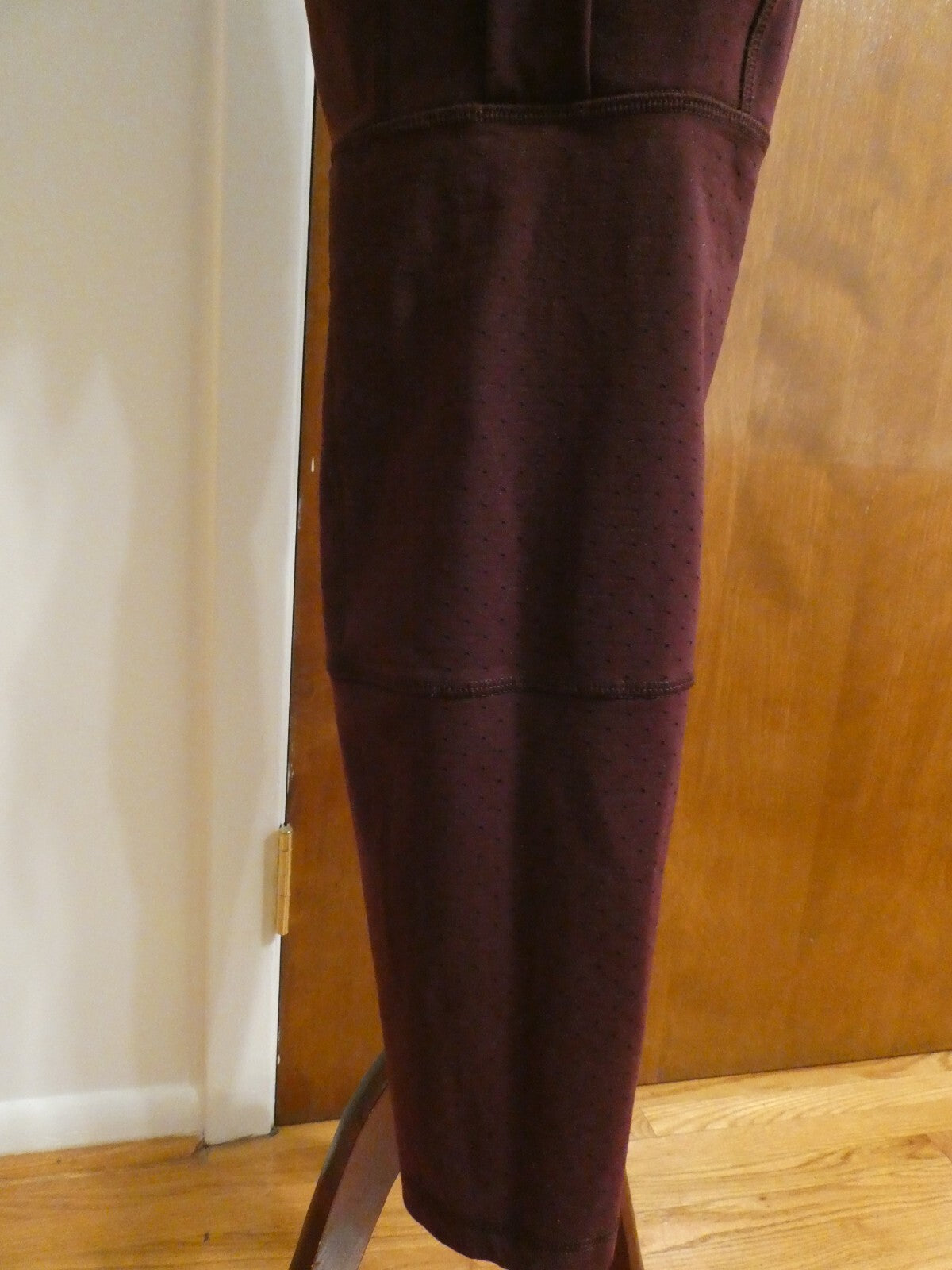 Lululemon Burgundy Yoga Legging with Side Pockets Size 4 (can fit size 2)