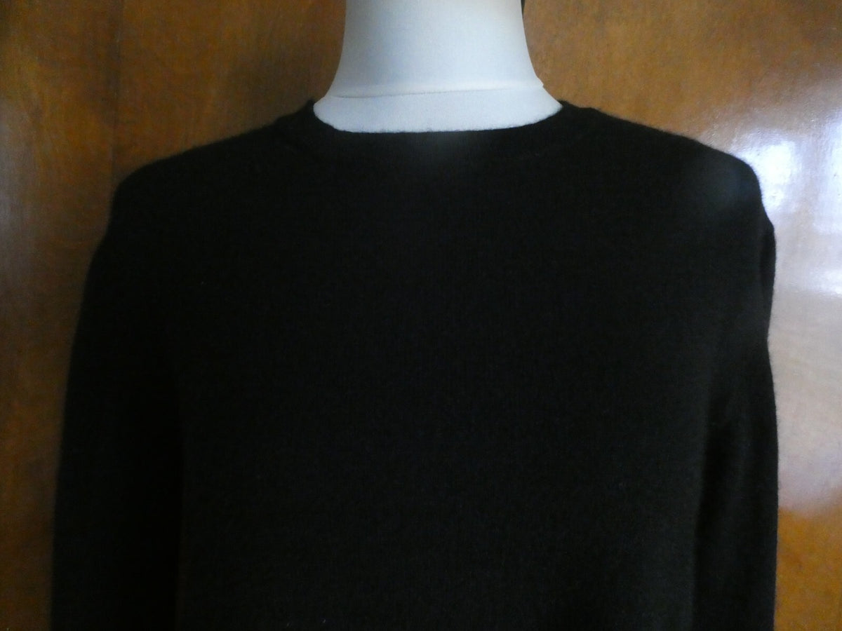 Bloomingdale’s women’s black cashmere detailed sweater XS