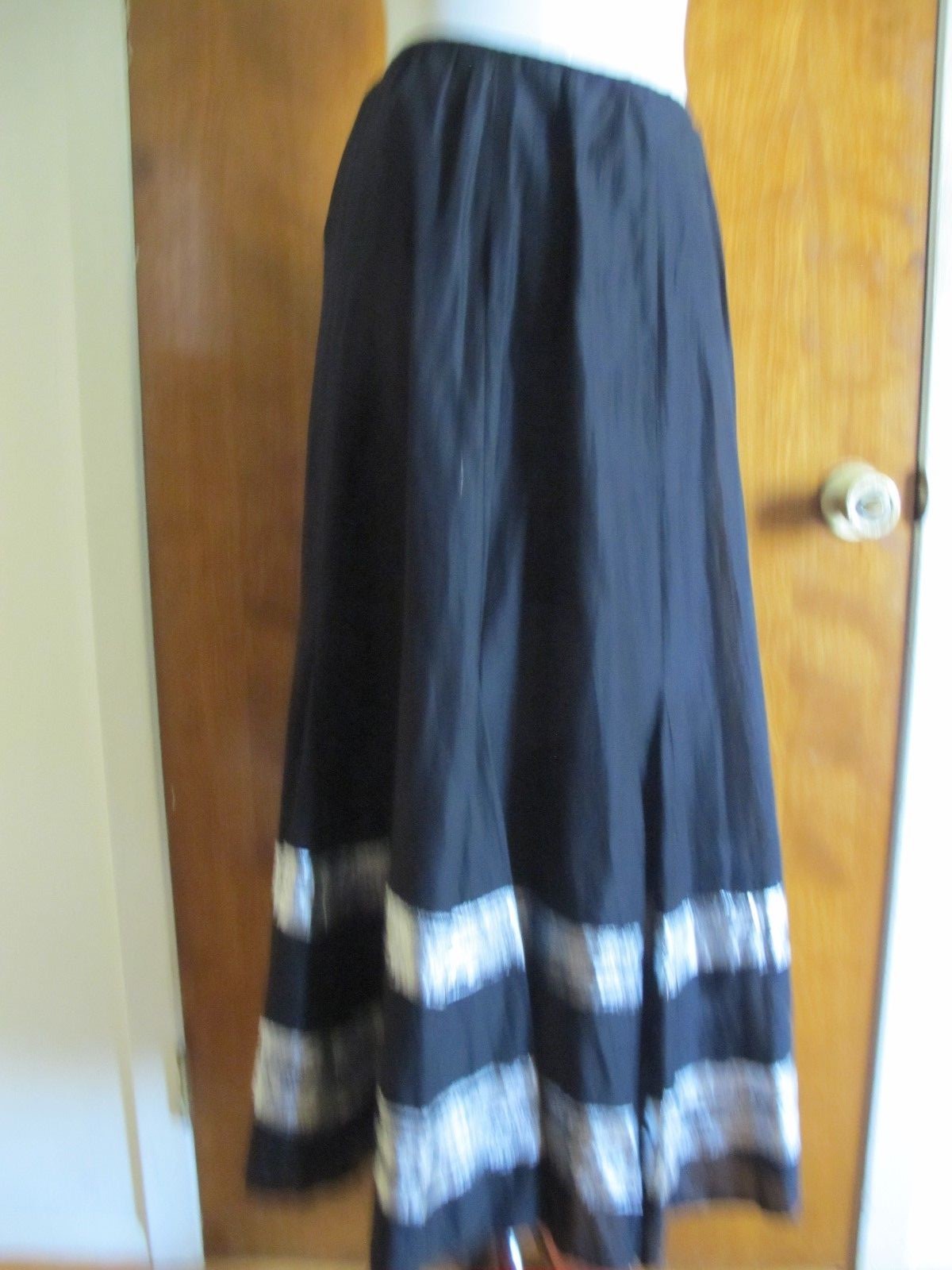 Calvin Klein women's black lined lightweight soft fabric skirt size 2
