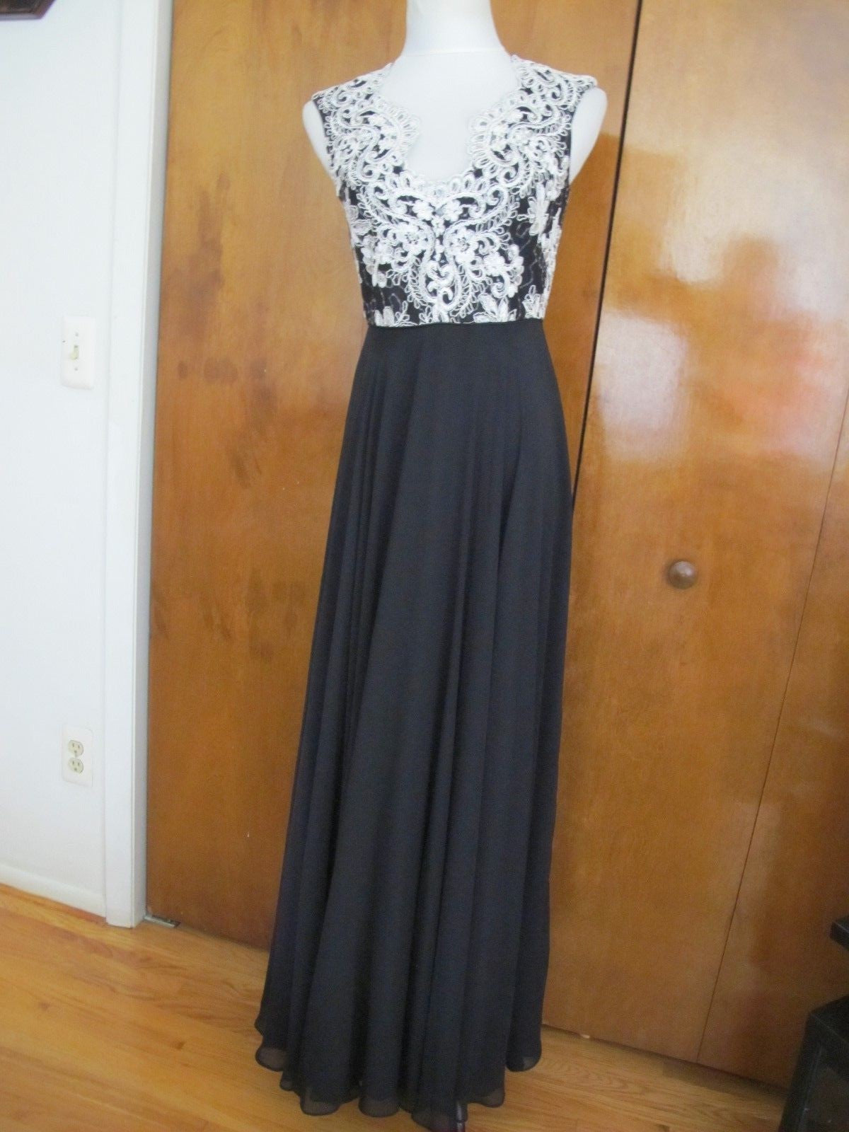 Aidan Mattox Women's Black Detailed Floral Lace Evening Maxi A-line Dress 4 New
