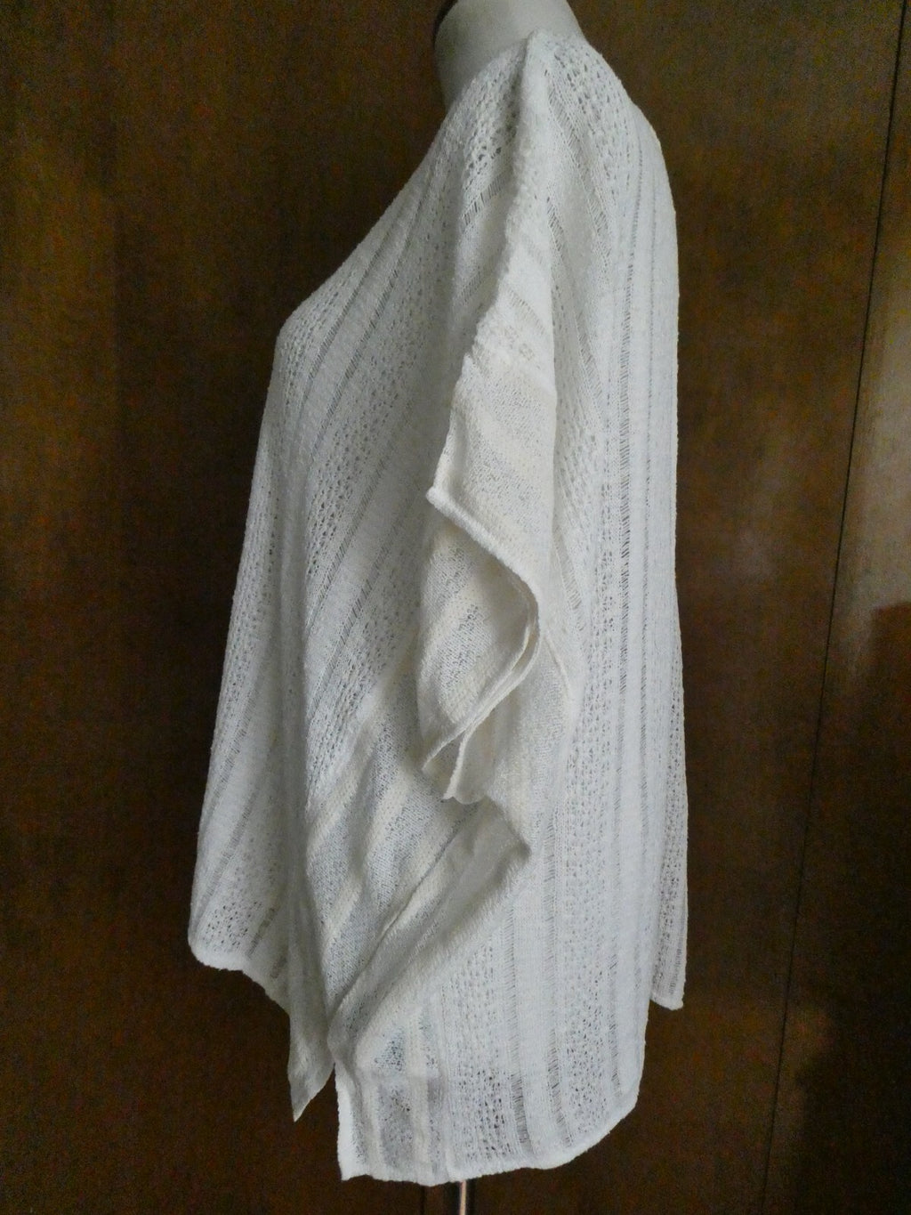 Sanctuary women’s white crochet dolman sleeves top Medium 