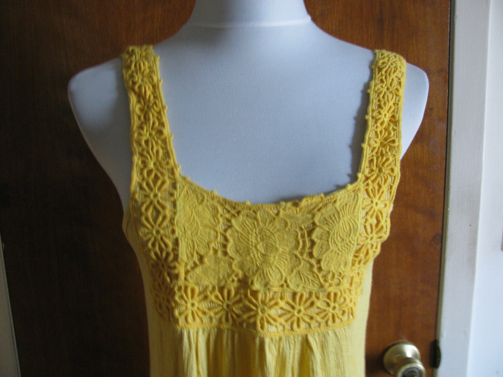 Moa Moa women’s yellow rayon top size Large NWT