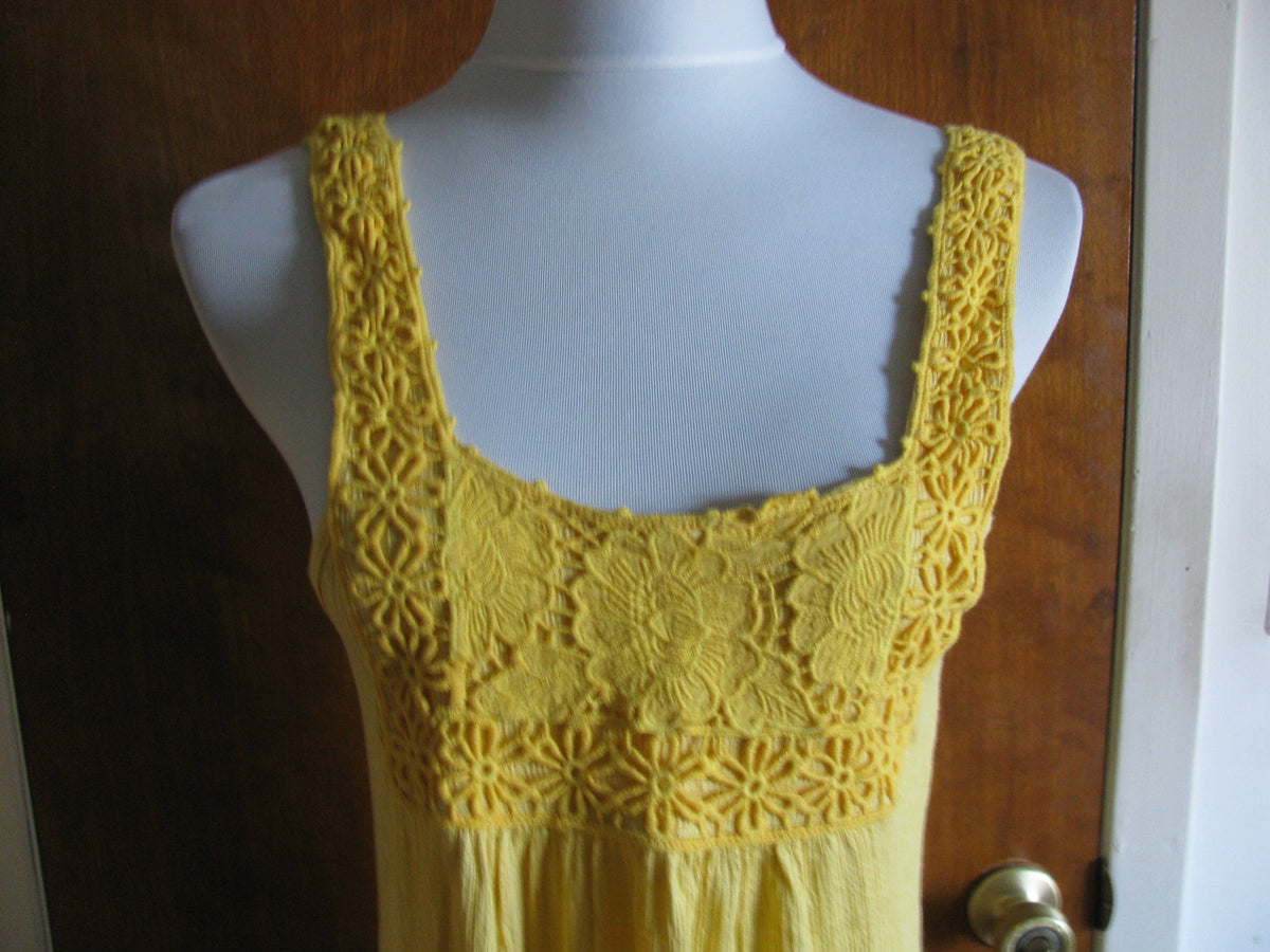 Moa Moa women’s yellow rayon top size Large NWT