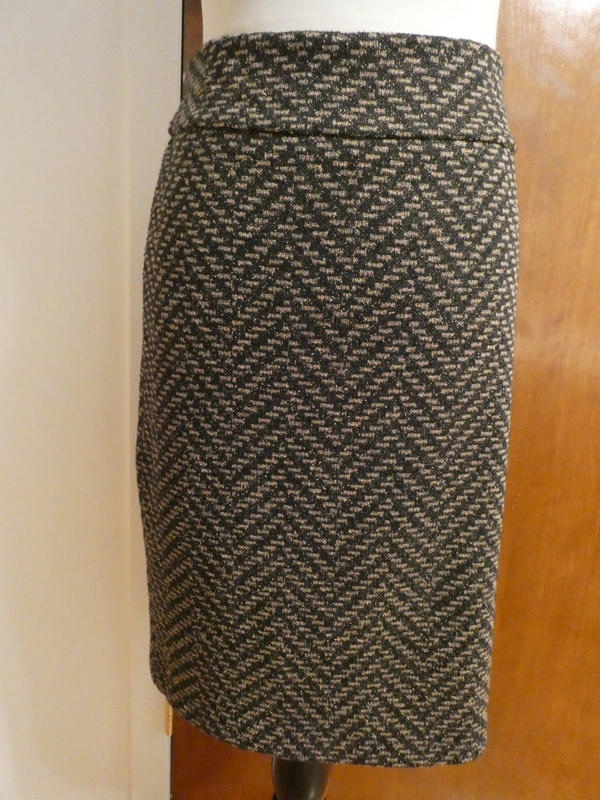 New York & Company woven pattern pencil classic and polished skirt Medium