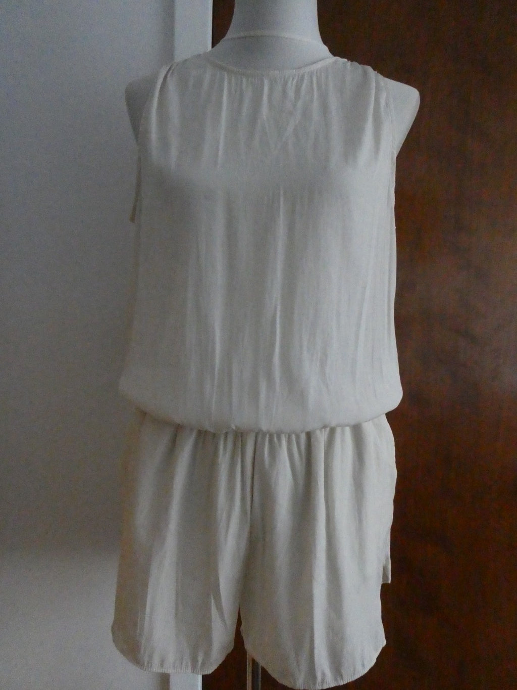 Gap Women's Ivory Sleeveless Romper Shorts Lined Size Large NWT Pull On