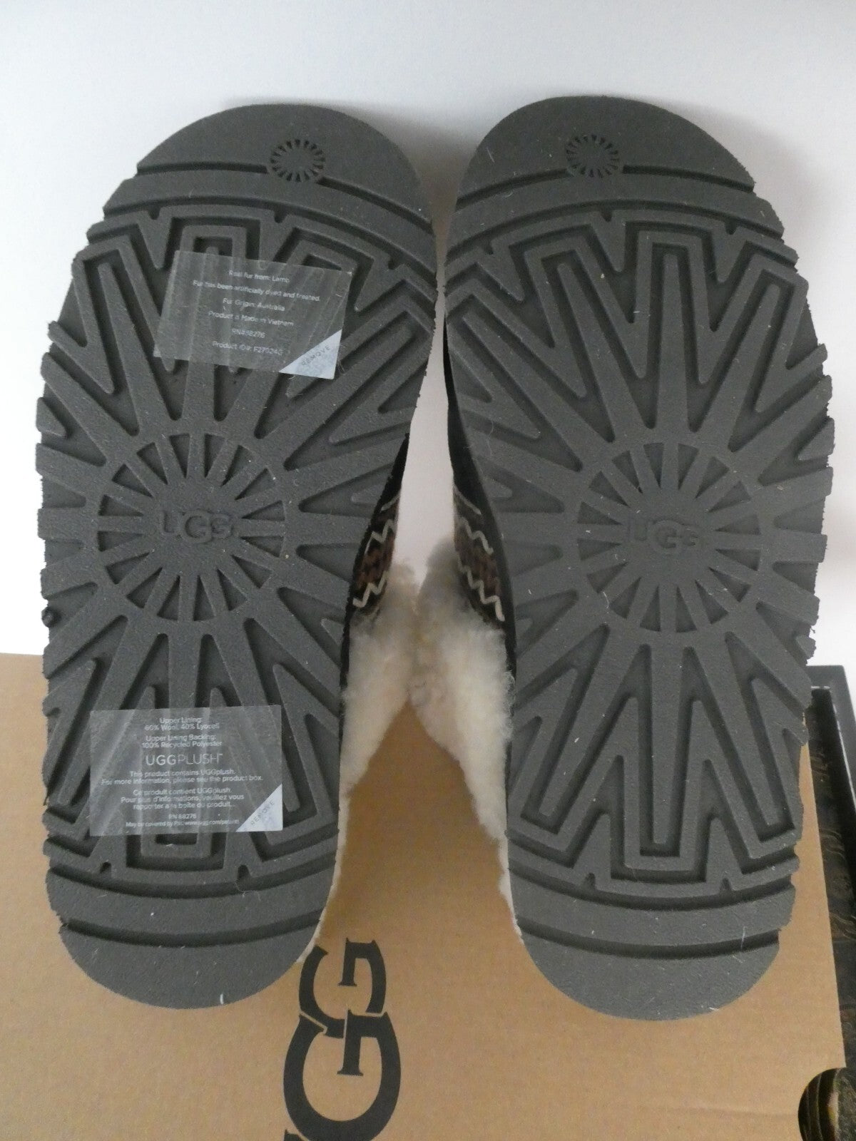 UGG DISQUETTE ATHERSON WOMENS BLACK SHEEPSKIN SLIPPERS Size 8