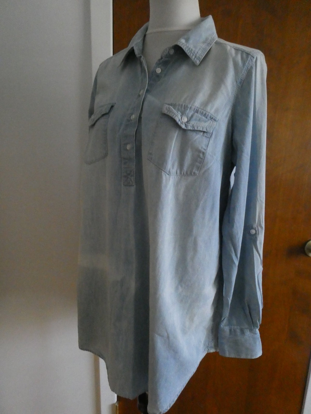 Liz Lange Size Large Maternity Top Blue Chambray Long Sleeve Henley