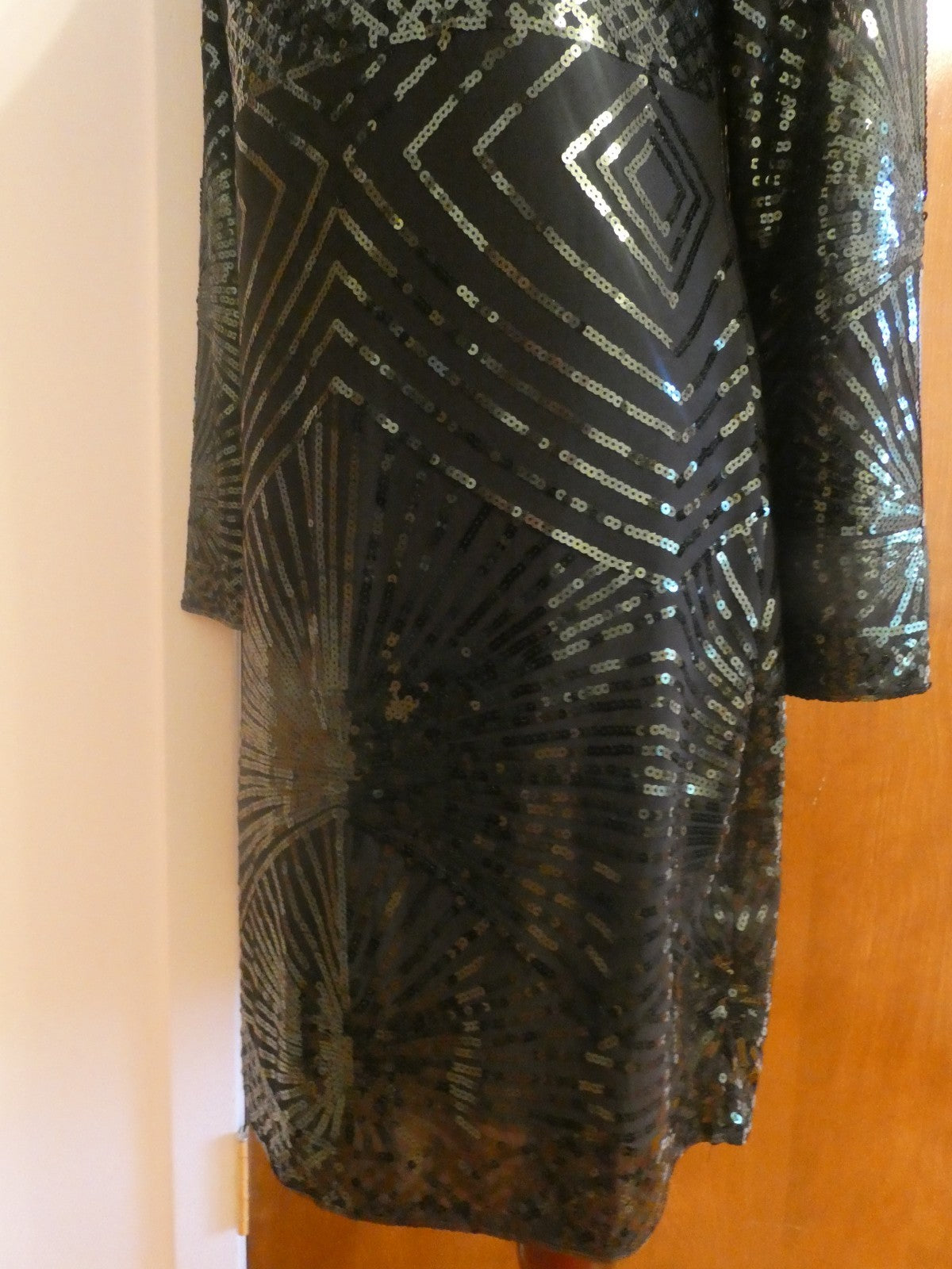 Misschen Women’s Black Evening Lined Sequined Long Sleeves Dress Size Large