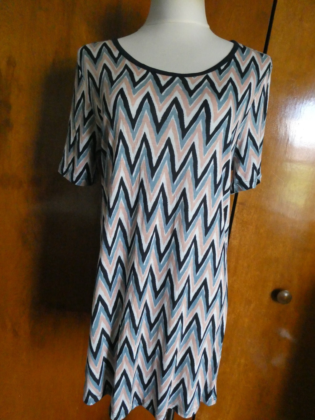 Gap women's rayon stylish orange/blue/black detailed top size Large