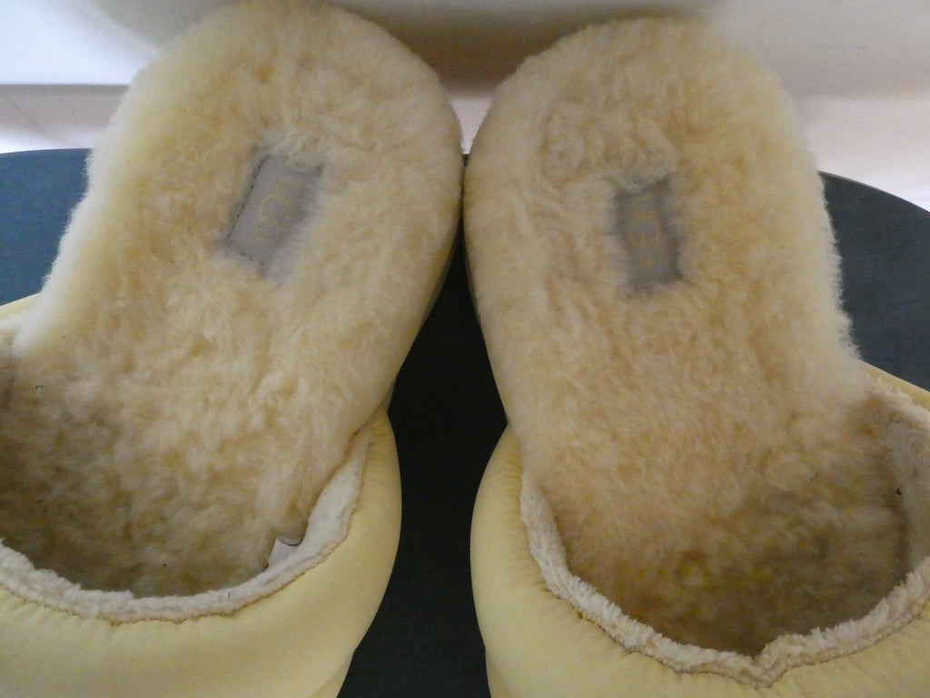 UGG Women Banana Yellow Maxi Sheepskin Platform Slide Women Size US 11