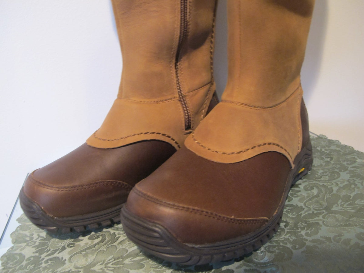 UGG Australia women’s beige brown waterproof New boots (runs small)