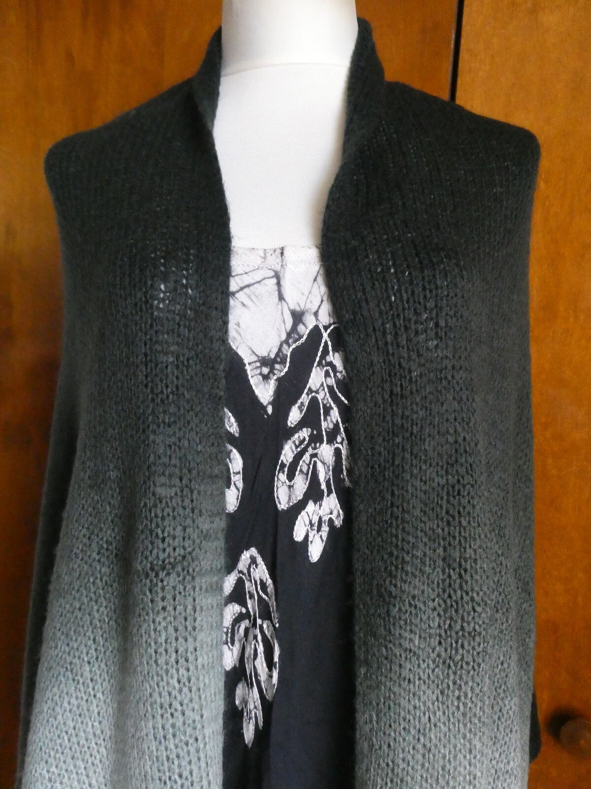 Women's Cashmere Soft Gray/Black Large Scarf/Wrap 30” X77” From Italy