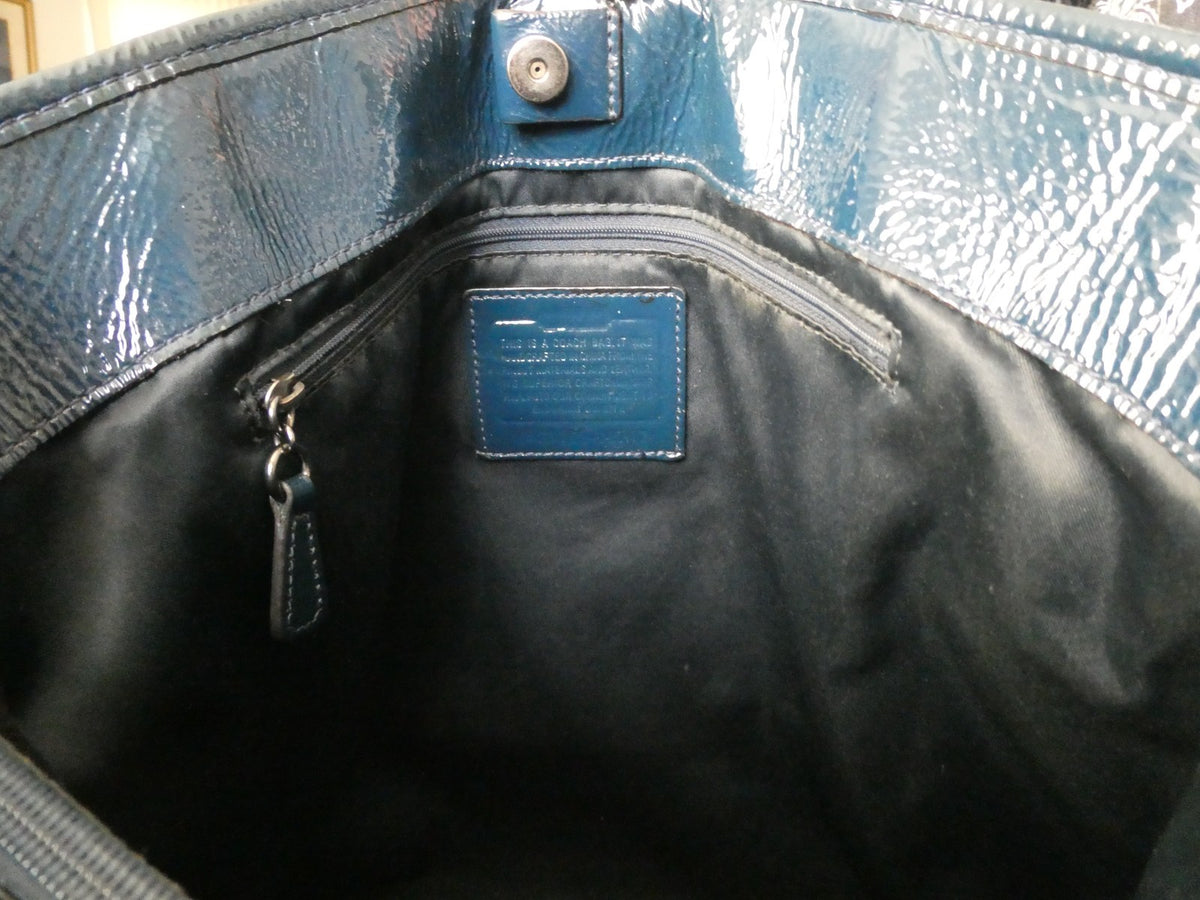 Authentic COACH Vintage Dark Navy Patent Leather Large Shoulder Bag Chain Strap