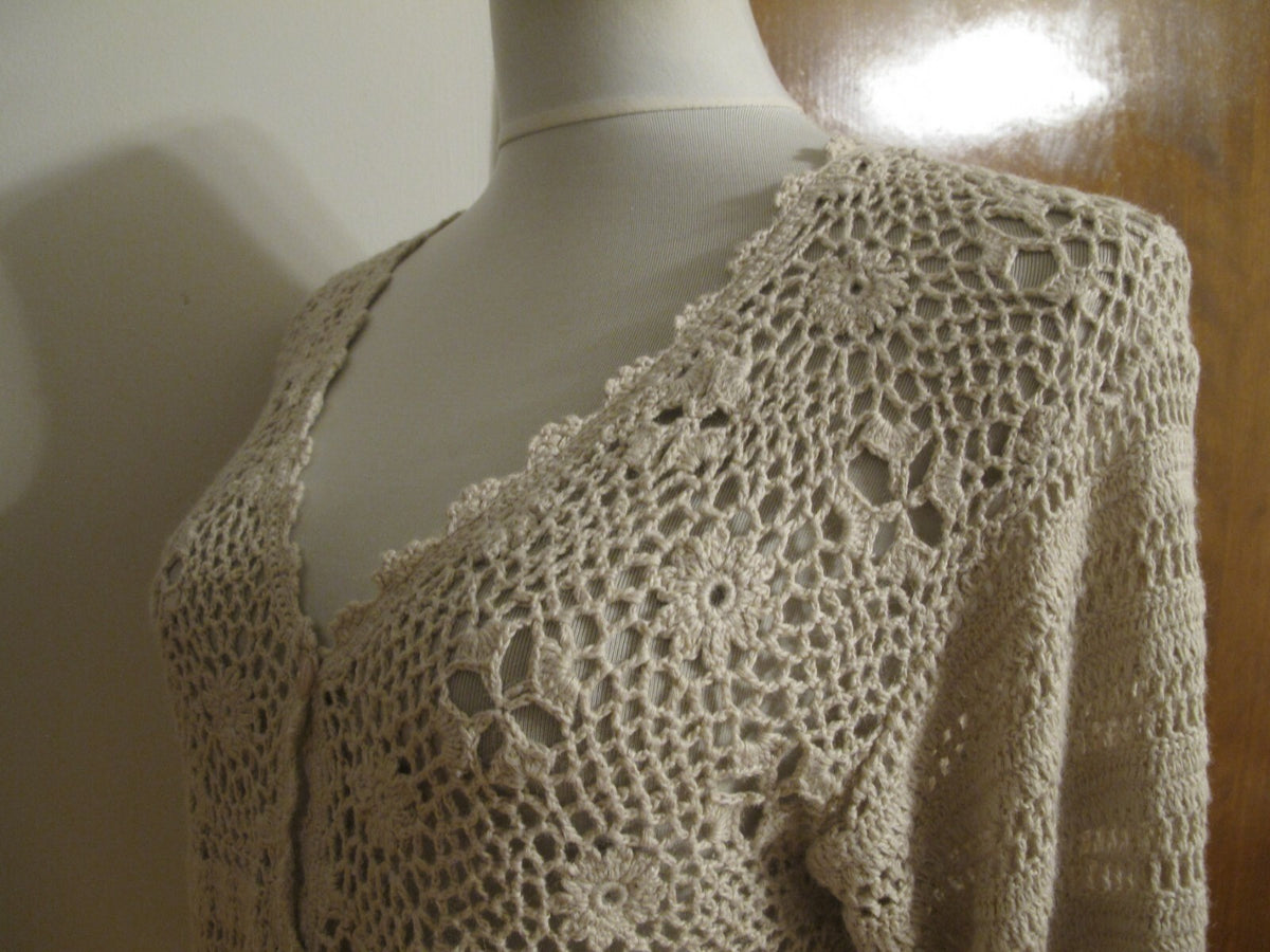 Women's beige knitted gorgeous buttoned cardigan S/M from Italy.