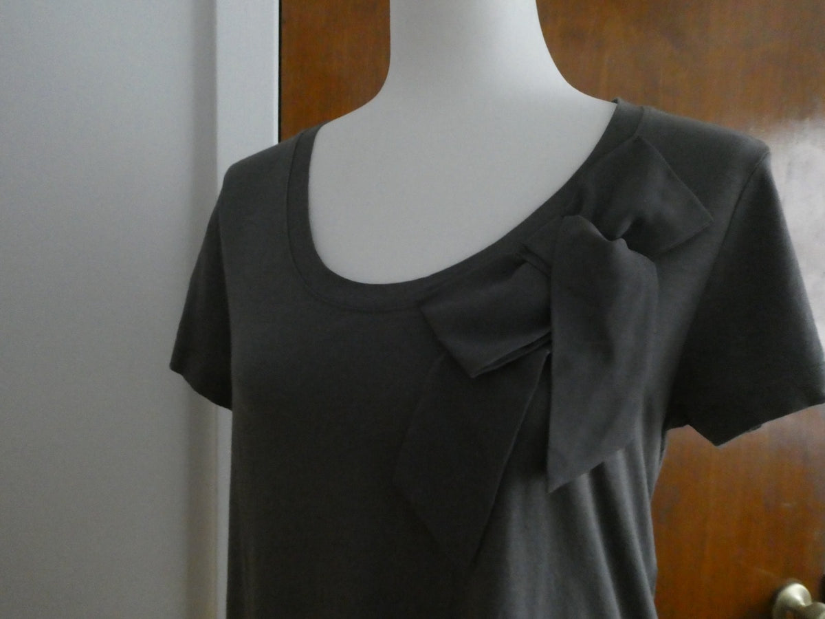 Gap women’s gray bow detailed cotton/modal decorated short sleeve top size Large