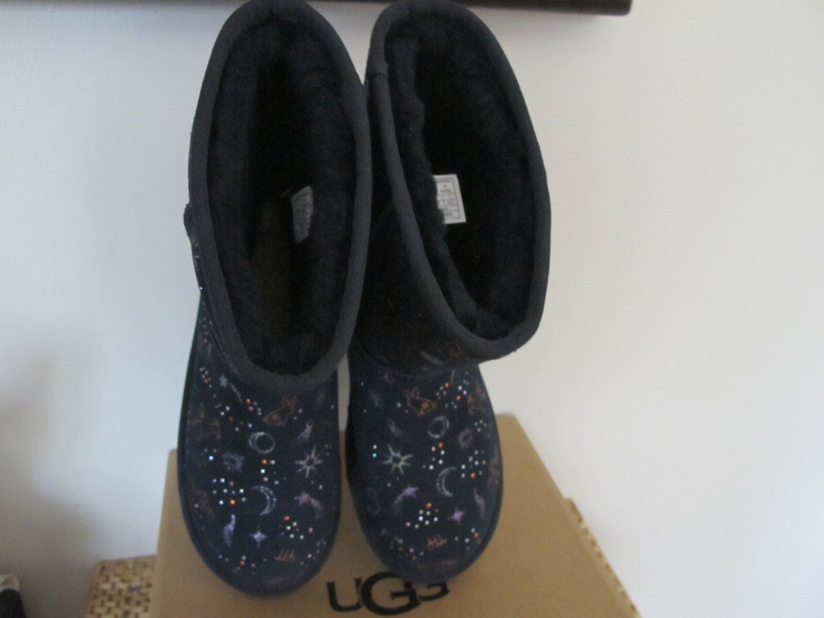 UGG CLASSIC ZODIAC WOMEN SHORT BLUE SUEDE SHEEPSKIN BOOTS SZ 7 AND 8 (Run Small)
