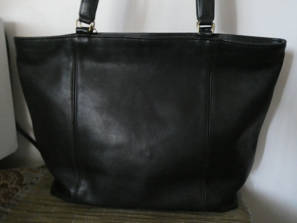 Coach women's black vintage large zip shoulder bag #0779-927