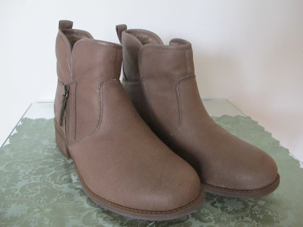 Ugg Australia women’s brown water resistant leather ankle New boots 7