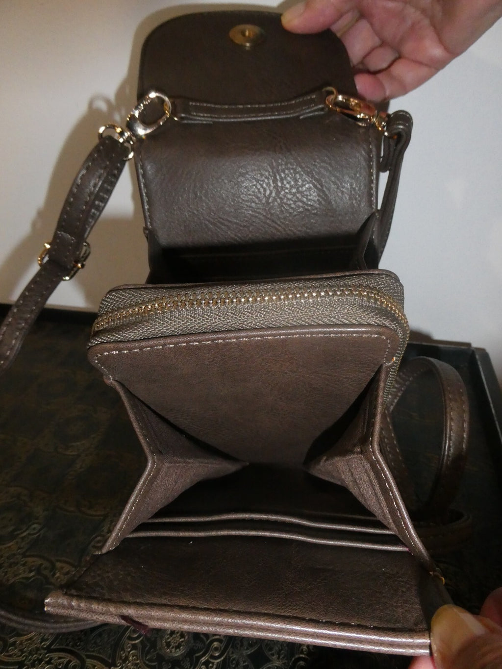 Carroll Accessories Crossbody Brown Travel Wallet Purse 8”X4.5”X1 ¼”  6 Cards