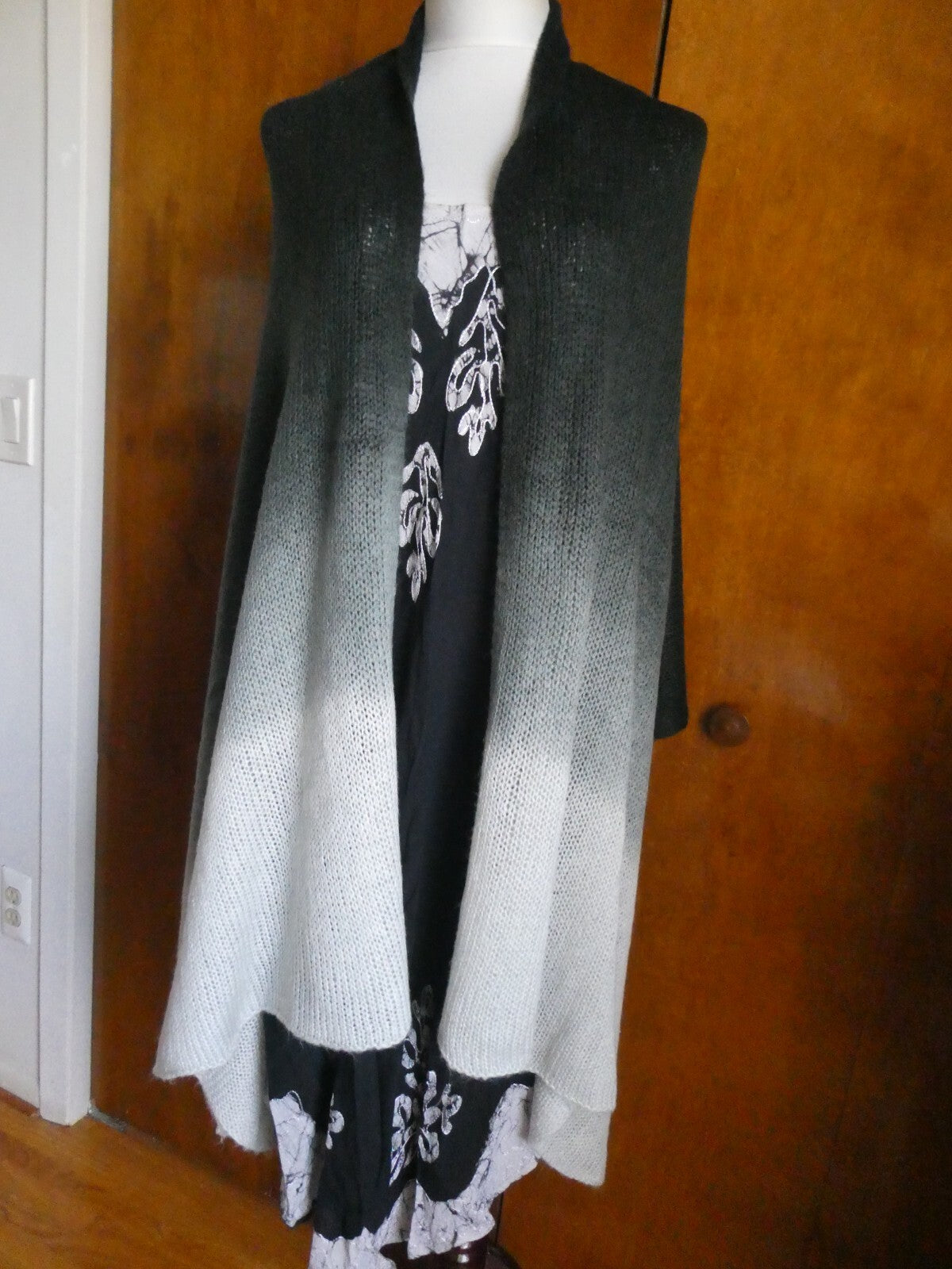 Women's Cashmere Soft Gray/Black Large Scarf/Wrap 30” X77” From Italy