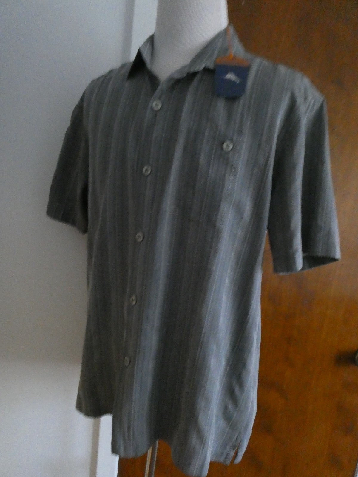Tommy Bahama Men's Large 100% Silk Gray Striped Shirt Sleeve Button Front Shirt