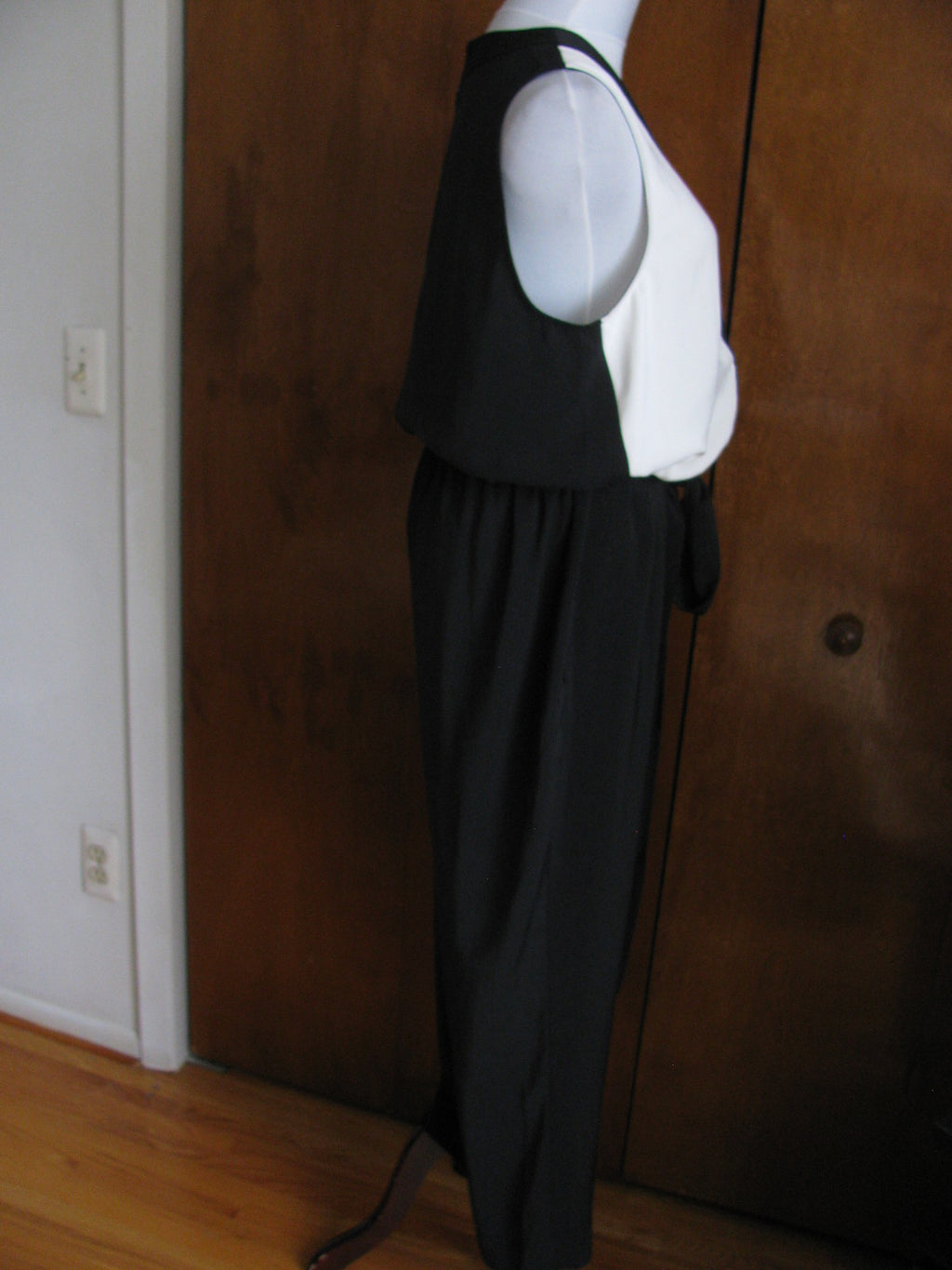 DKNY women's black/ivory gorgeous jumpsuit size Large NWT 