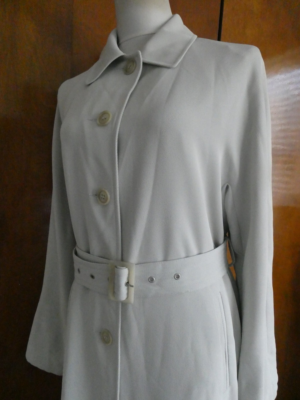 Holt Renfrew women' light gray 1/2 lined buttons belted long coat size 10 petite