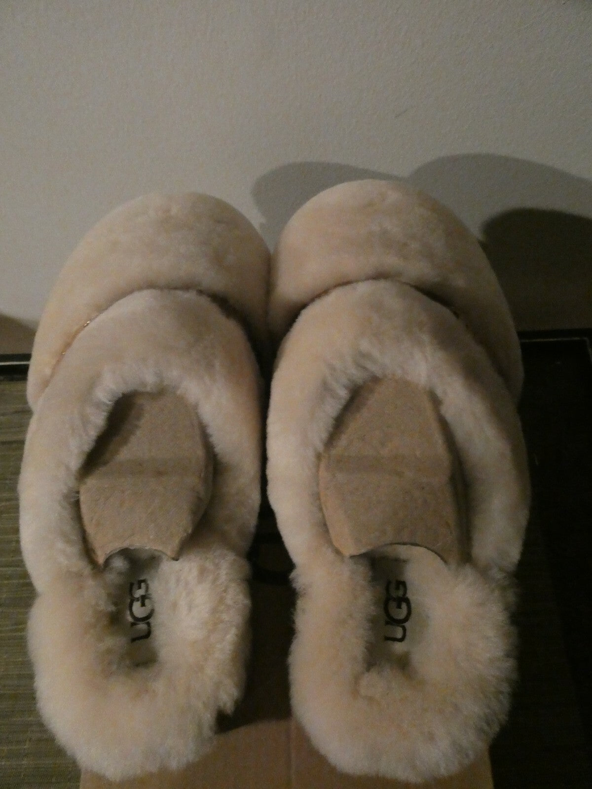 UGG women's Dalla Plaid Metal Graphic Nat Slippers A Style# 1123390 US 6