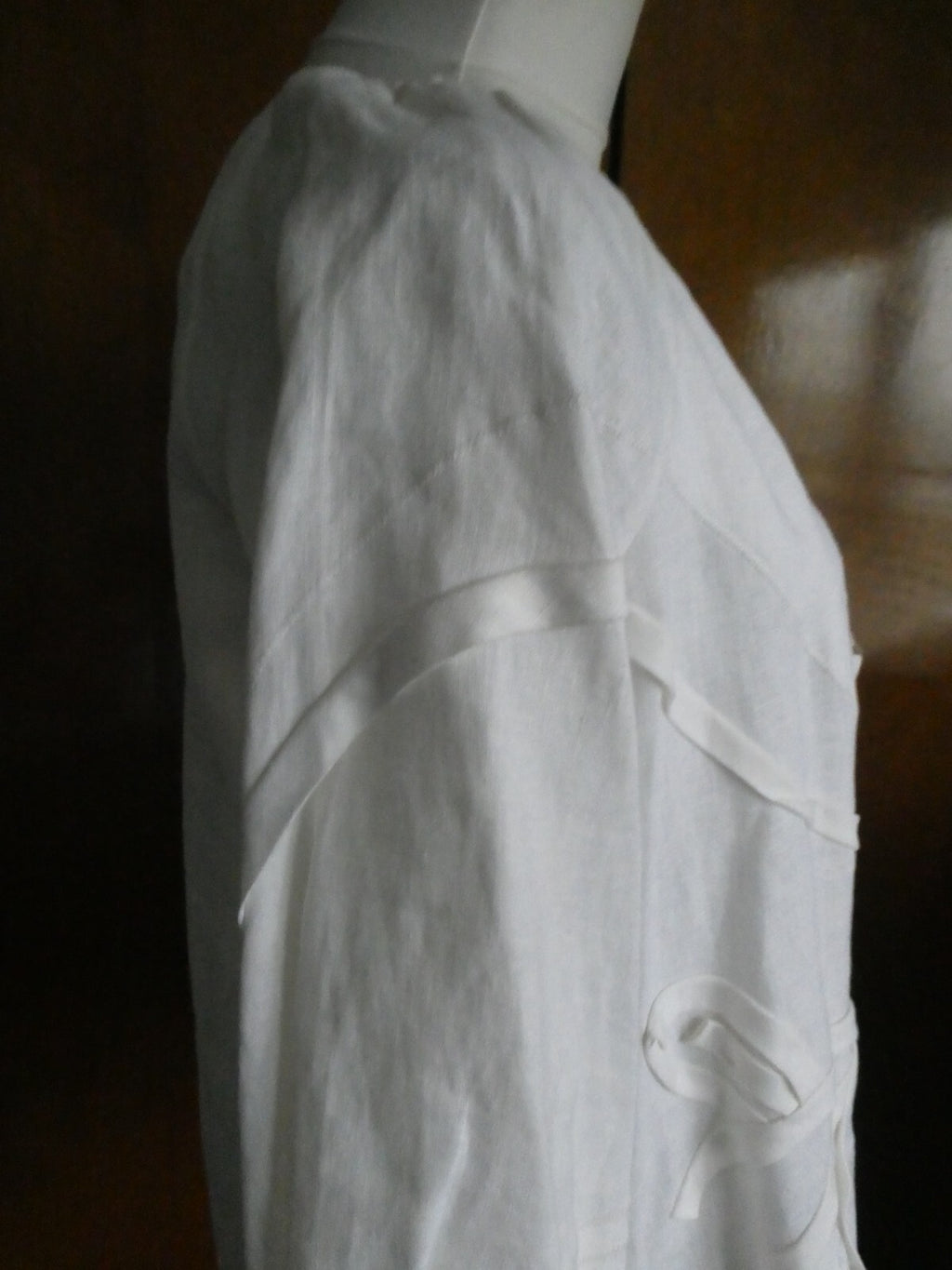 Joseph A. women's 100% linen white stylish detailed tunic top size 8