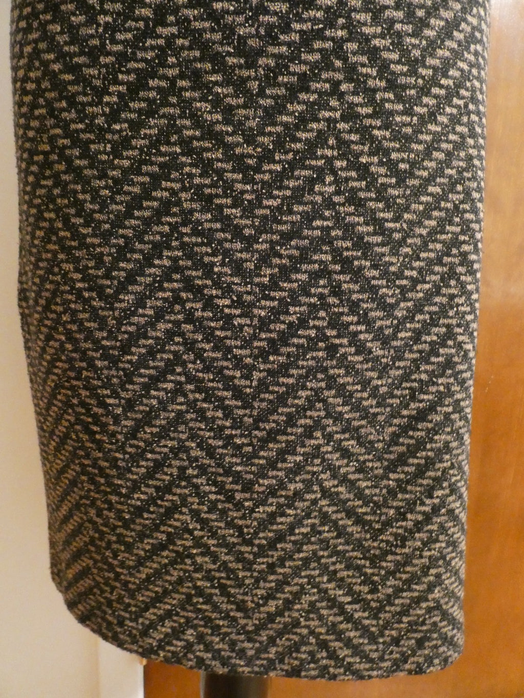 New York & Company woven pattern pencil classic and polished skirt Medium
