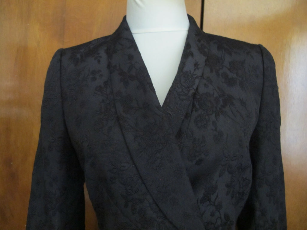 Tahari  Artur S. Levin LUXE Women’s Black Skirt Suit Size 4