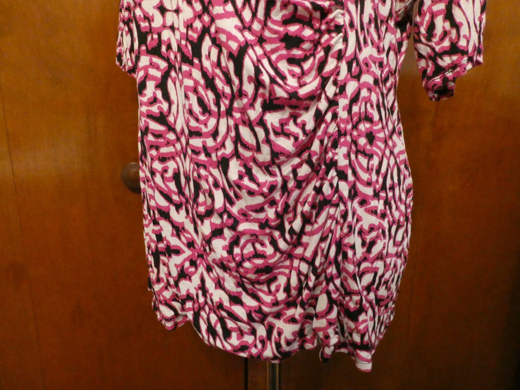 Dana Buchman women’s black/white, red soft rayon v- neck top size XLarge