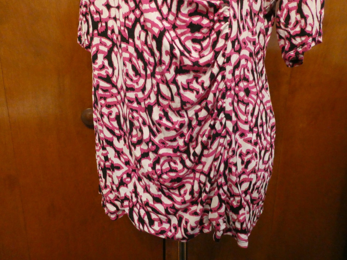 Dana Buchman women’s black/white, red soft rayon v- neck top size XLarge