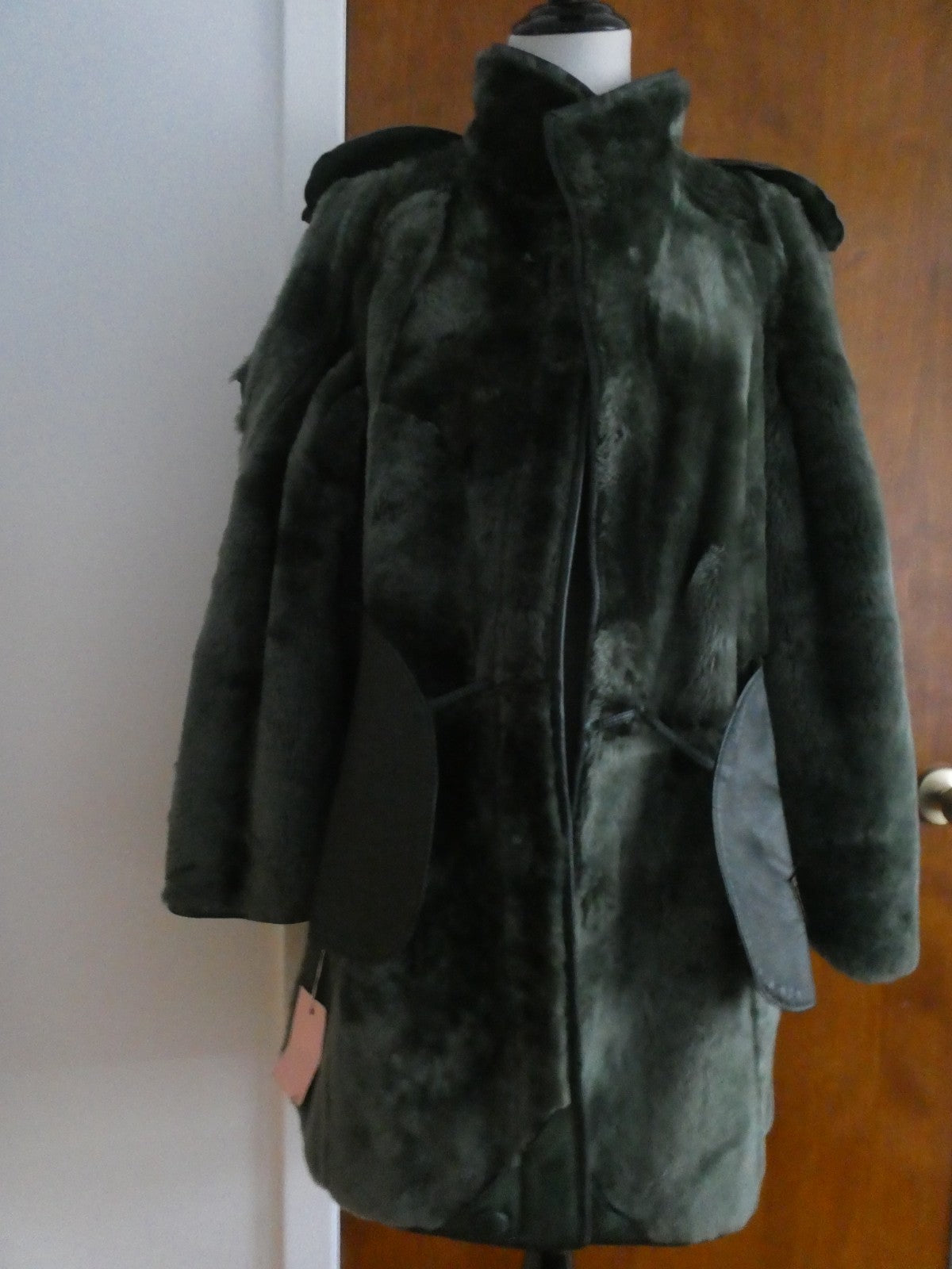 Women's Green Shearling Sheepskin Mid Long Winter Coat Made In Spain Size 10 NWT