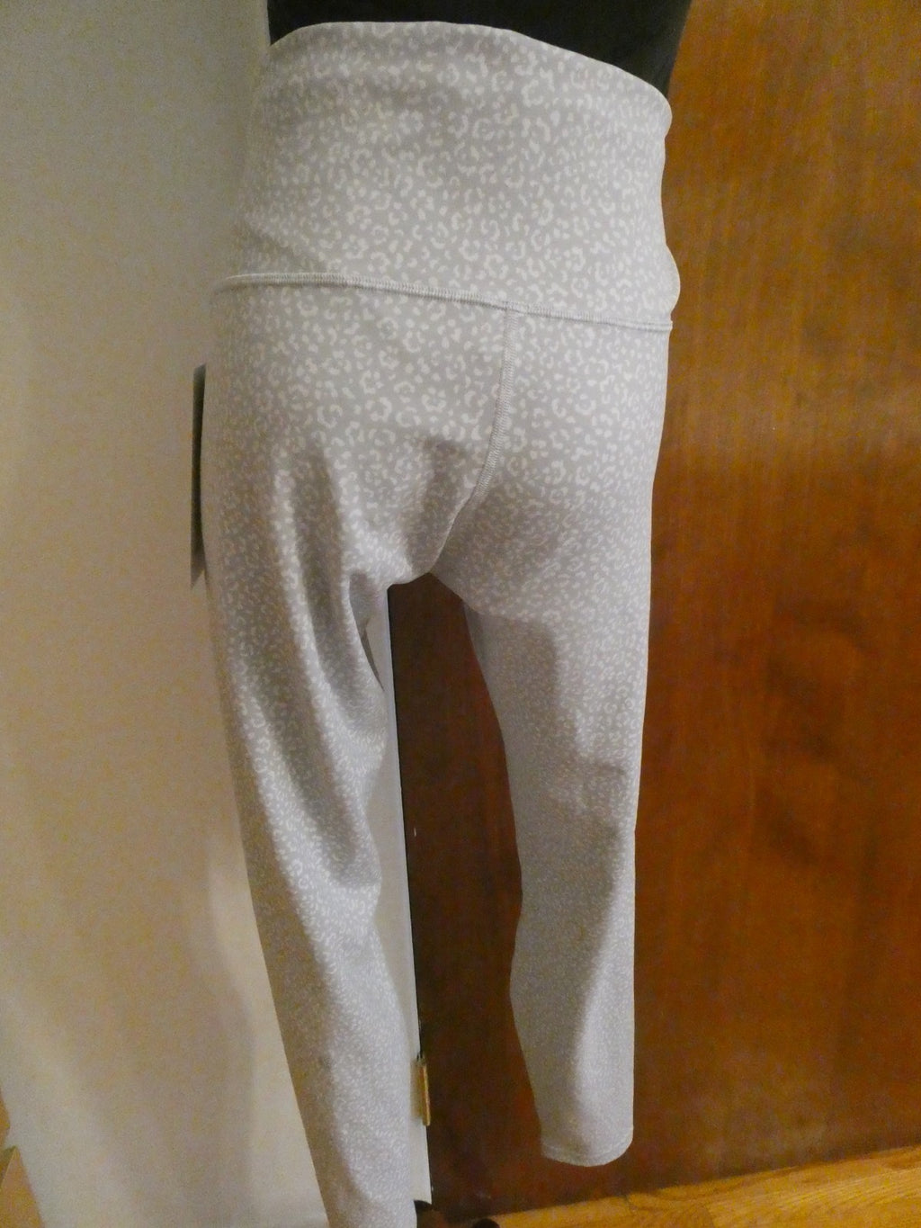 Lululemon Women Wunder Train High-Rise Crop 28" White/Gray Size 14