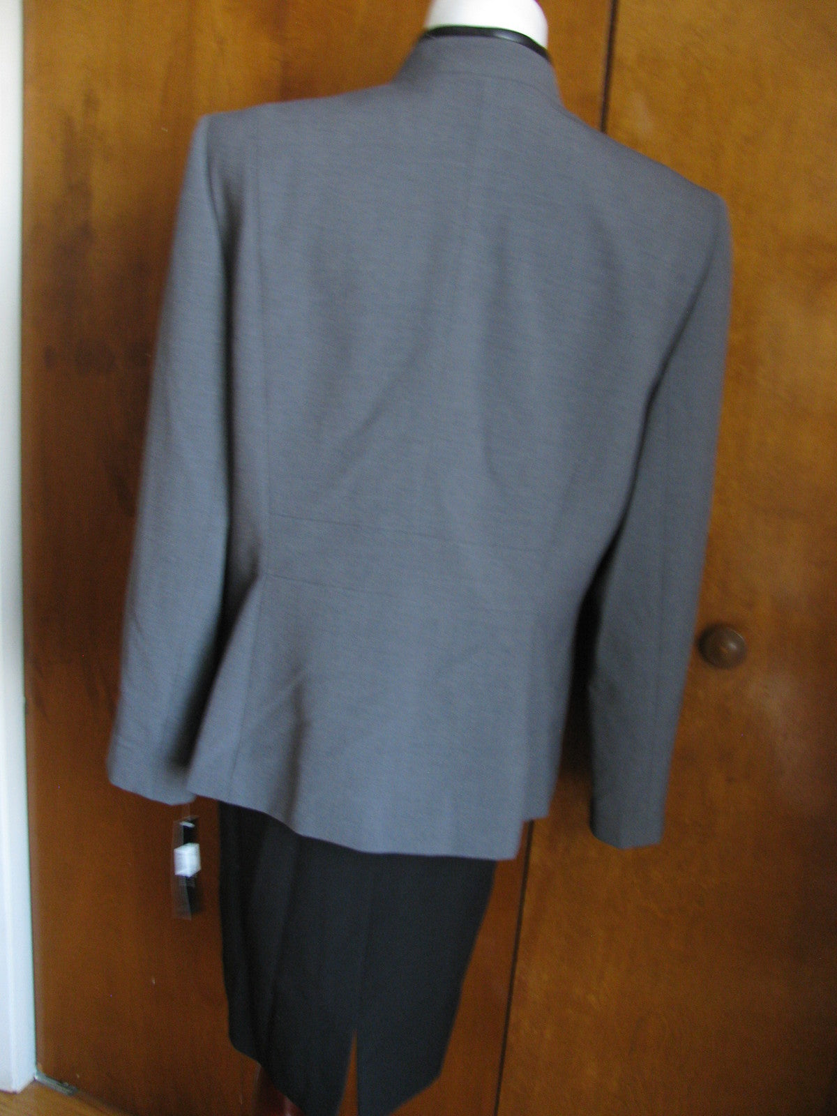 Tahari Asl Women's Gray With Black Insert Faux Leather Collar Skirt Suit 16P New