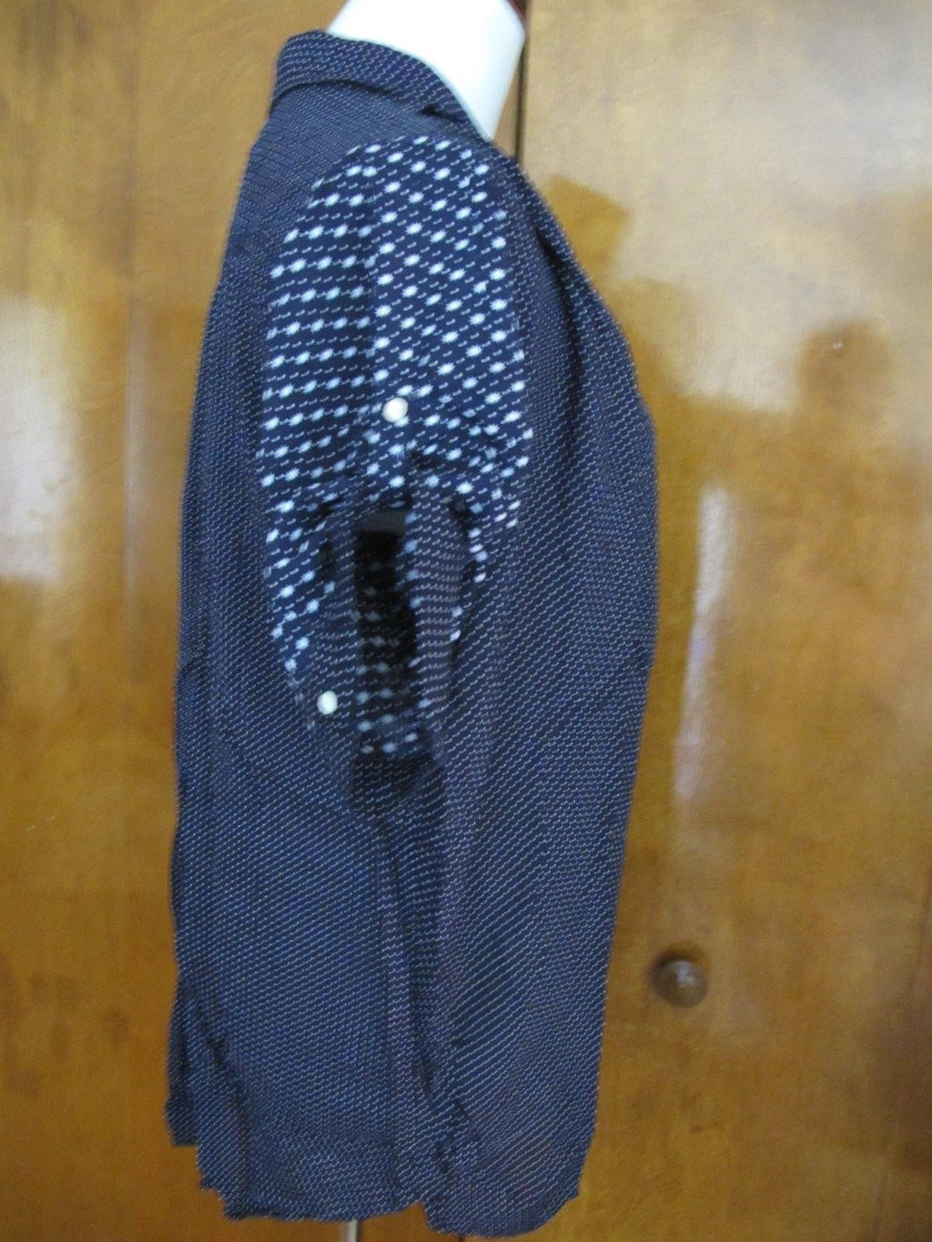 Gap women's stylish navy detailed top size Medium NWT